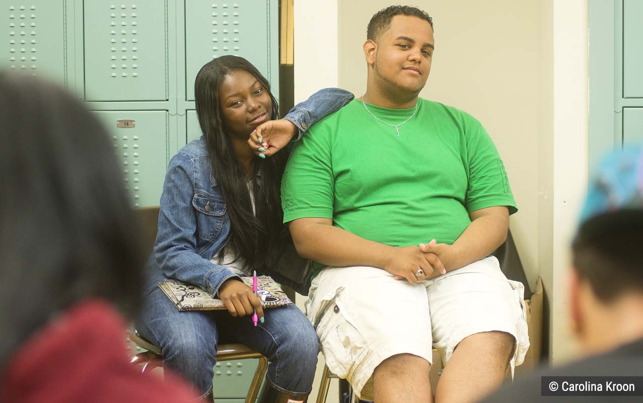 12th grade students participate in a circle.